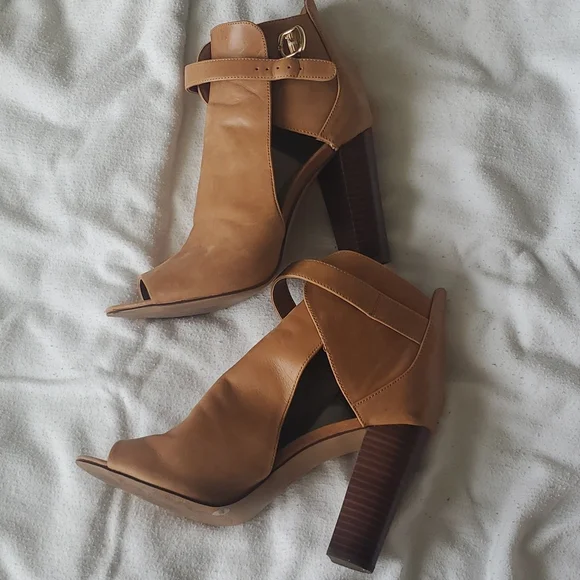 Vince Camuto open toe heels 👠 - Picture 4 of 12